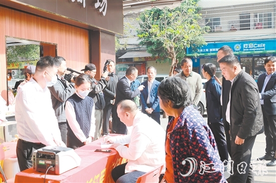 江門金融業(yè)將整治拒收現(xiàn)金宣傳活動落到實處，打造現(xiàn)金服務零距離。