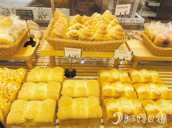 對于貴價面包，有市民吐槽定價過高，有市民則認(rèn)為物有所值。