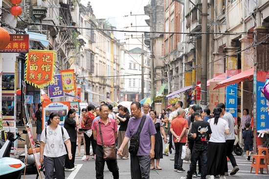 江門長堤歷史文化街區(qū)深受游客歡迎。