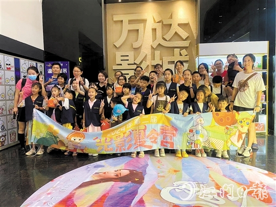 暑假檔眾多影片“扎堆”上映，吸引不少消費(fèi)者前來觀看。