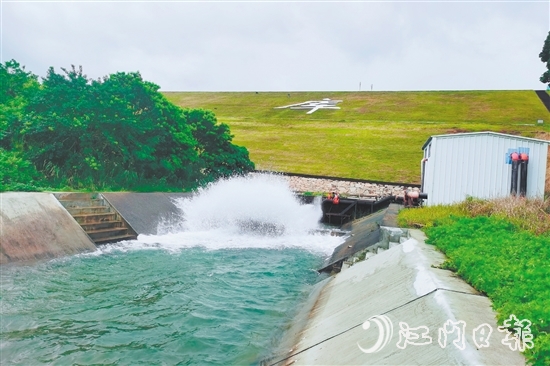 塘田水庫管理所科學調(diào)度用水，確保水庫安全運行。