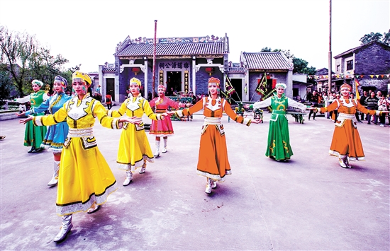 霄南村連續(xù)多年舉辦特色文體活動(dòng)，弘揚(yáng)傳統(tǒng)文化。