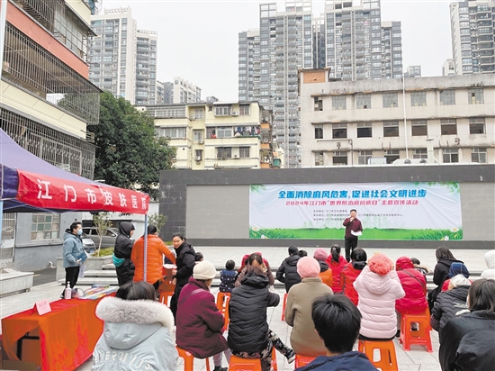 朱正君下基層科普健康知識。資料圖