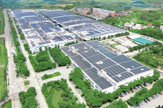 廣東海信電子有限公司位于江沙示范園區(qū)，年產(chǎn)平板電視510萬(wàn)臺(tái)、液晶模組屏640萬(wàn)片，產(chǎn)品包含4K電視、智能電視等。