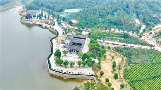 來蘇村山水人家文旅項(xiàng)目，規(guī)劃建設(shè)一個(gè)集山水田園、健康養(yǎng)生、茶文化等為一體的鄉(xiāng)村自然生態(tài)景區(qū)。