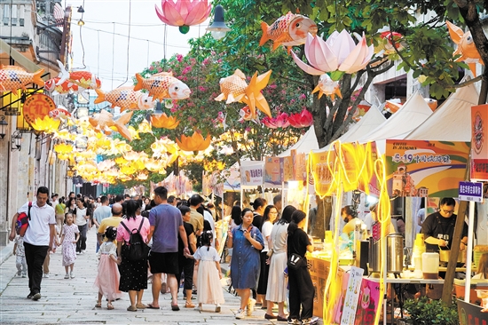 中秋假期，赤坎華僑古鎮(zhèn)將舉辦花燈長(zhǎng)街等活動(dòng)，歡迎廣大賓客來(lái)暢游。