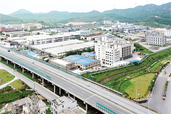 2019年以來，位于古井鎮(zhèn)的珠西新材料集聚區(qū)共引進企業(yè)項目30個，現(xiàn)有規(guī)模以上企業(yè)22家，2023年實現(xiàn)規(guī)模以上工業(yè)總產值約64億元。