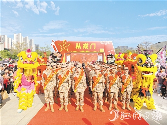 鶴山入伍新兵展現(xiàn)良好精神風(fēng)貌。