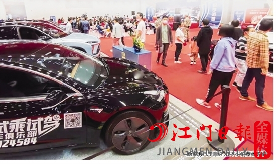 新能源汽車漲價(jià)，讓不少消費(fèi)者觀望。