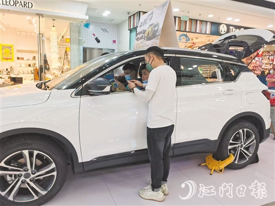 把汽車“開進(jìn)”商場(chǎng)，可以加大隨機(jī)性購買比例。